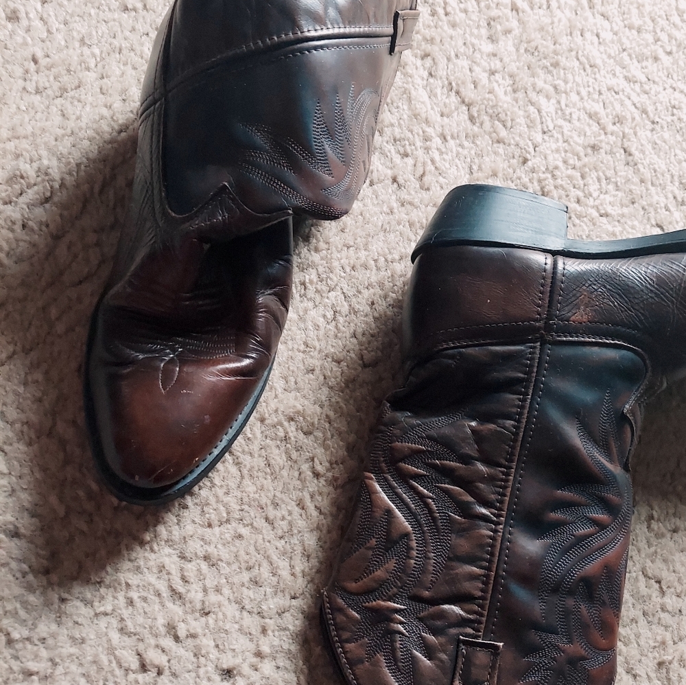 Mens size 9 W Laredo Cowboy Boots